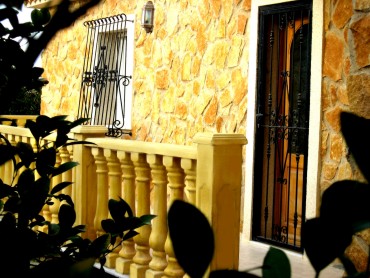 Balustrades : mass yellow tinted